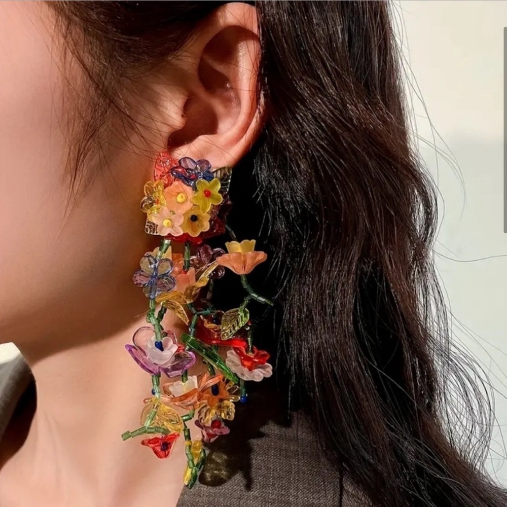 Exaggerated Flower Vine Design Dangle Earrings